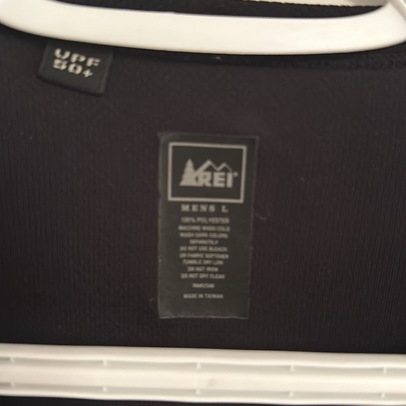 Long Sleeved Sports Top - Picture 2 of 3